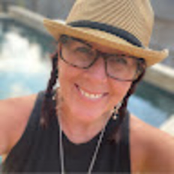 Meet your Posher, Christie - Picture 1 of 1